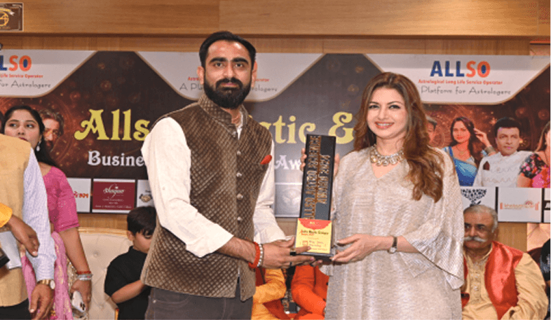 Kamlesh Pandya receiving an award